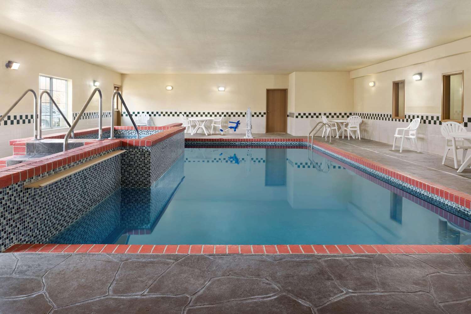 Country Inn & Suites by Radisson, Topeka West, KS 25/42