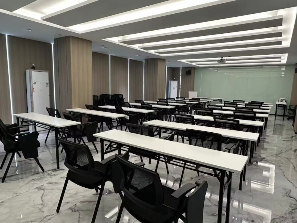 Pazhou XANA Deluxe International Hotel (Changgang Subway Metro Station Branch) 39/50