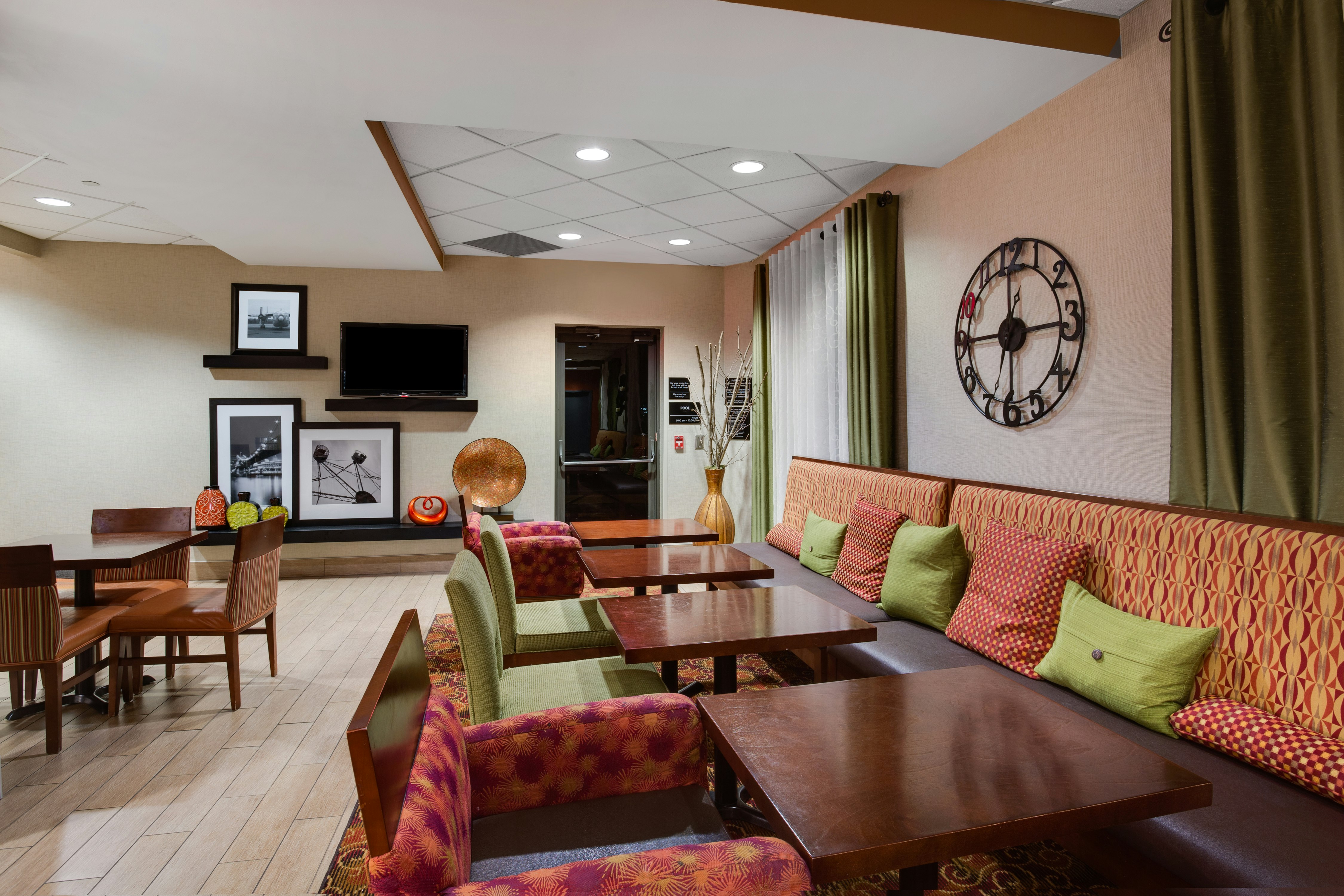 Hampton Inn Pittsburgh-West Mifflin 12/33