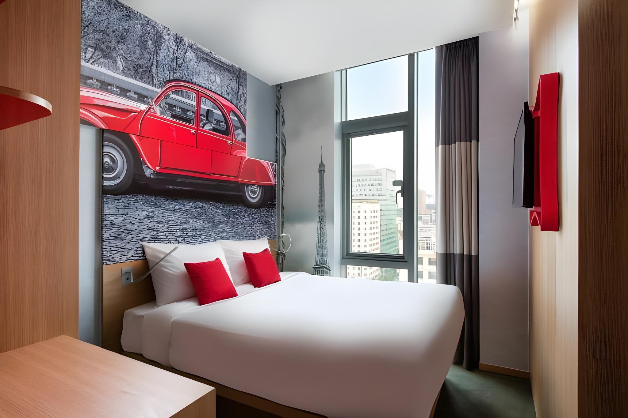 Superior, Queen Bed, No Parking