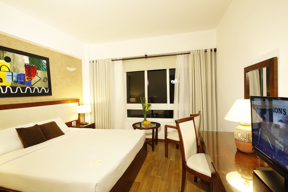 DELUXE, DOUBLE BED, CITY VIEW