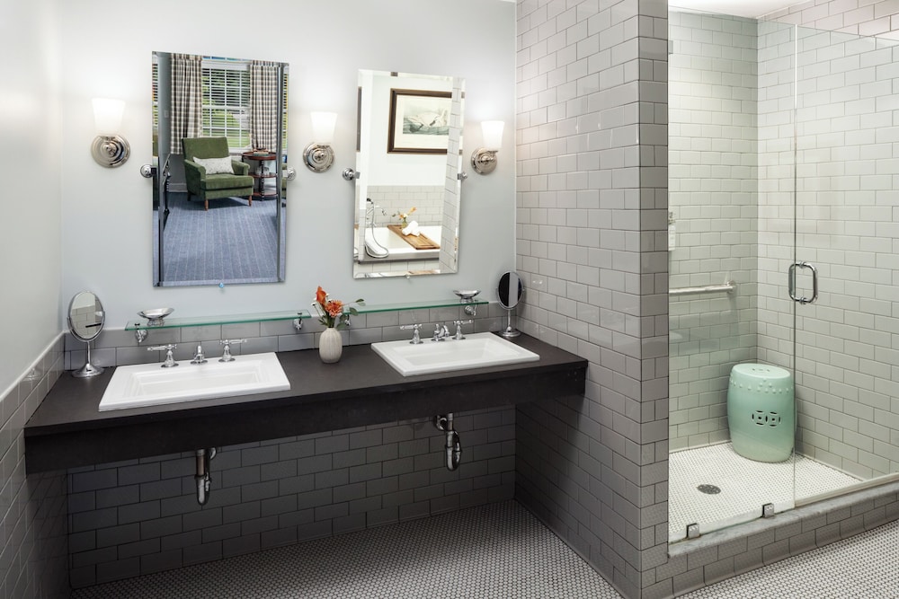 Colgate Inn 50/50