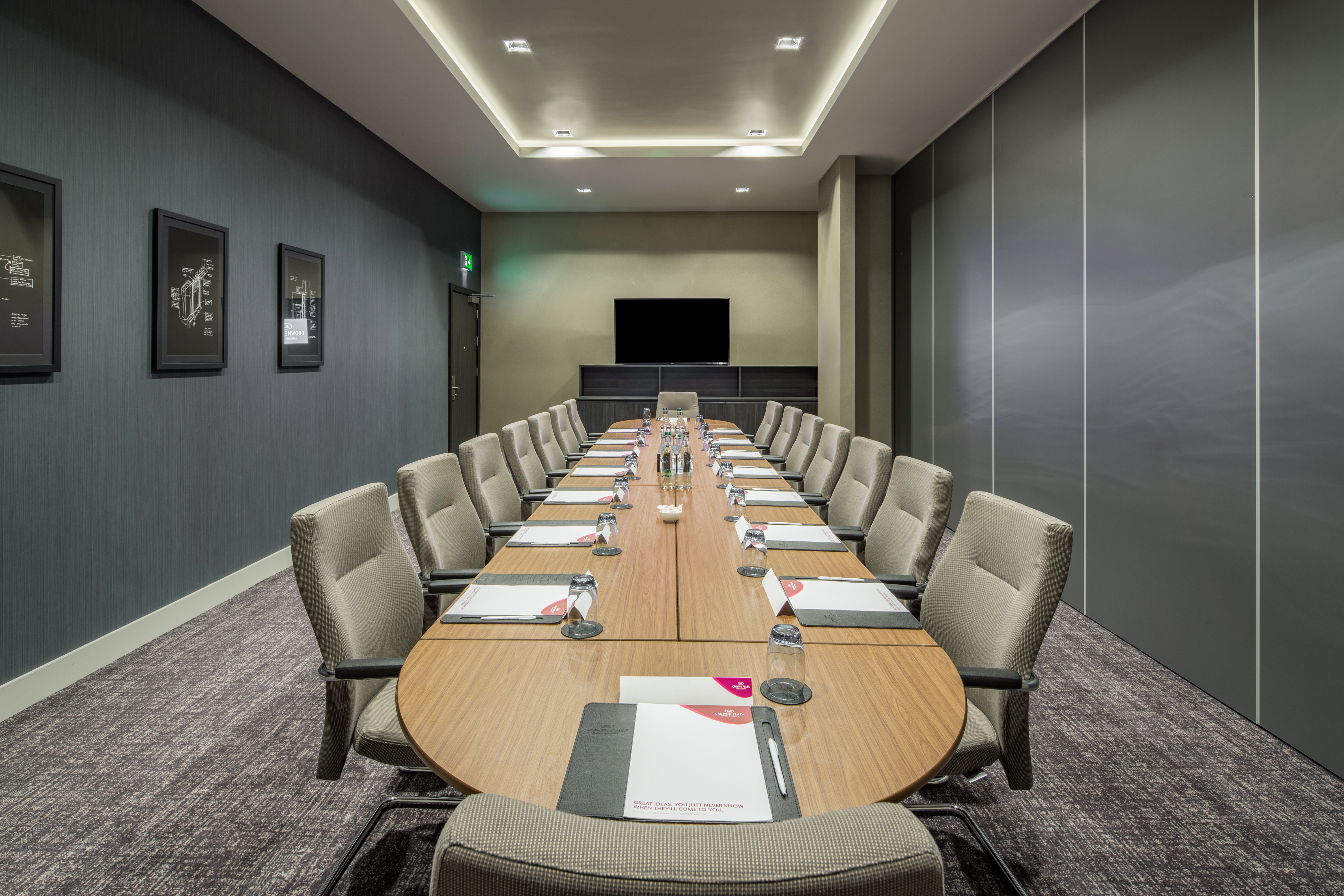 CROWNE PLAZA ABERDEEN AIRPORT 44/50
