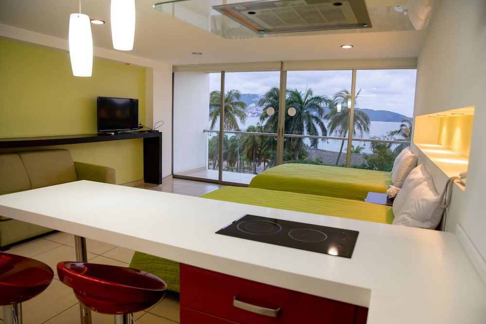Ramada by Wyndham Acapulco Hotel and Suites 41/61
