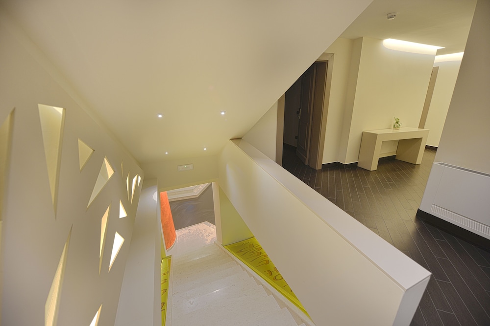 PETIT HOTEL ELITA 38/38