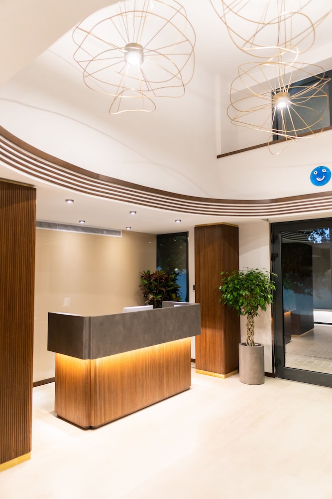 Meg Hotel 4/50