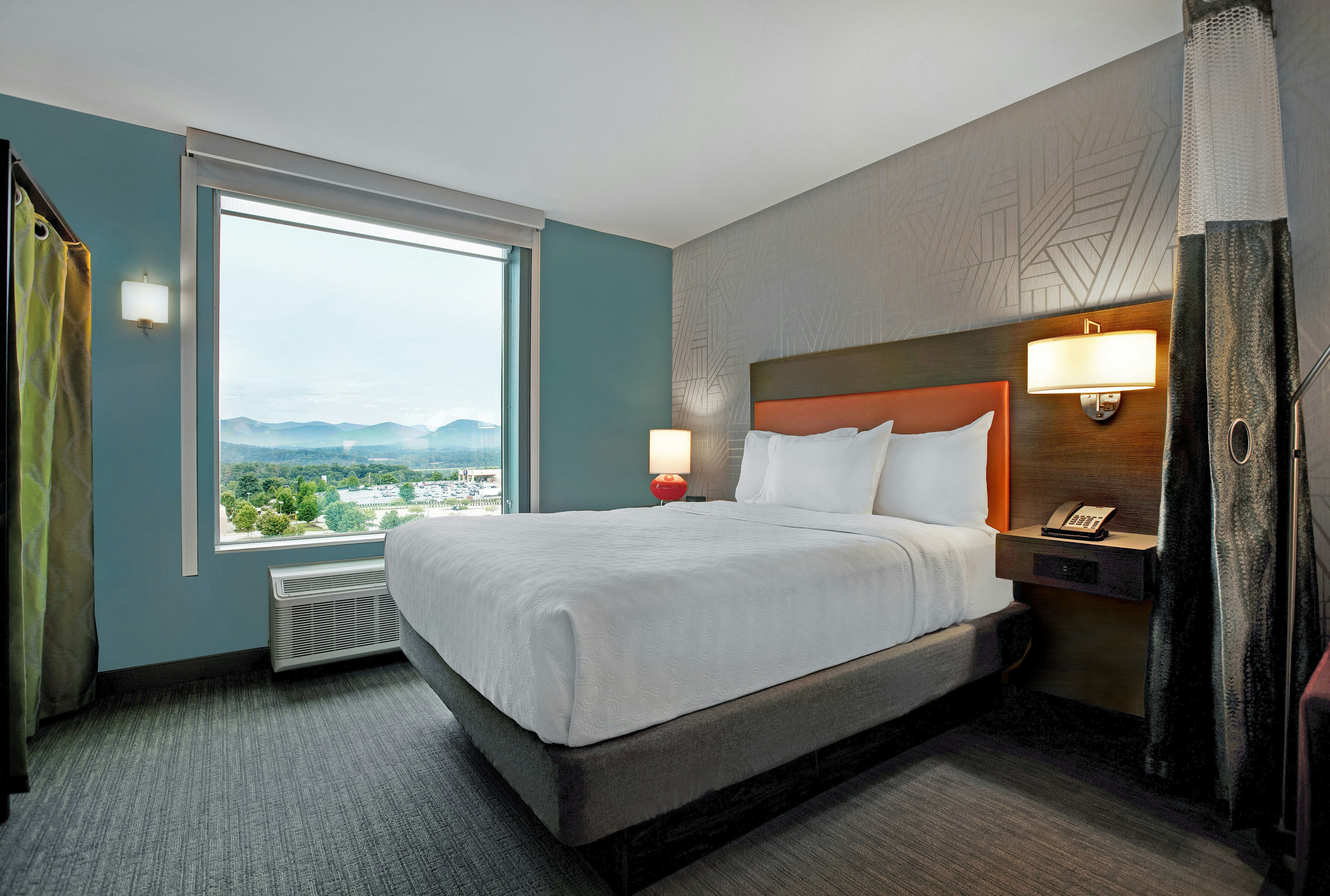STUDIO, QUEEN BED, MOUNTAIN VIEW