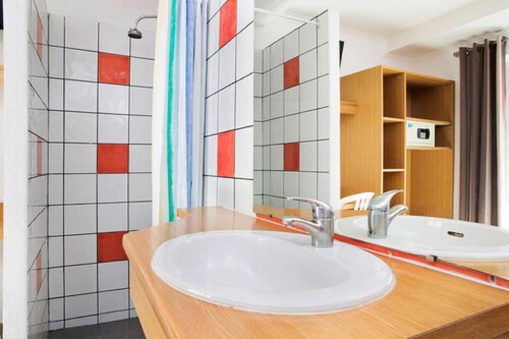 Auberge Internationale Des Jeunes 39/44