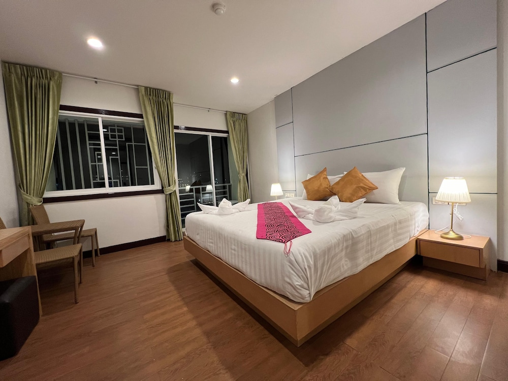 Zephyr Grand Hotel 23/63