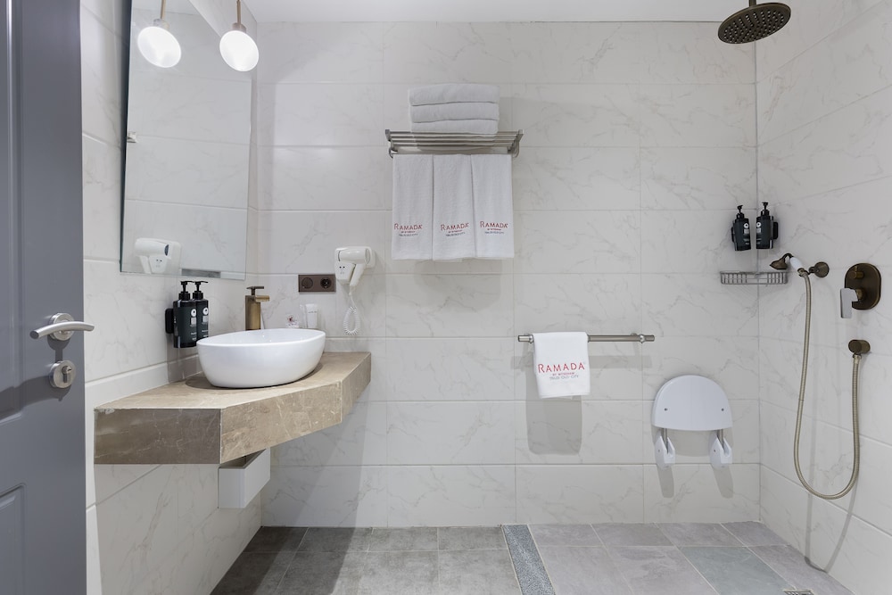 Ramada by Wyndham Tbilisi Old City 50/50