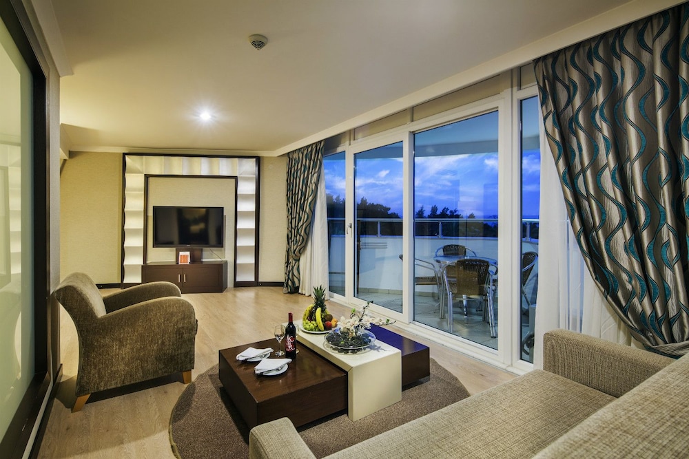 Catamaran Resort Hotel 48/71