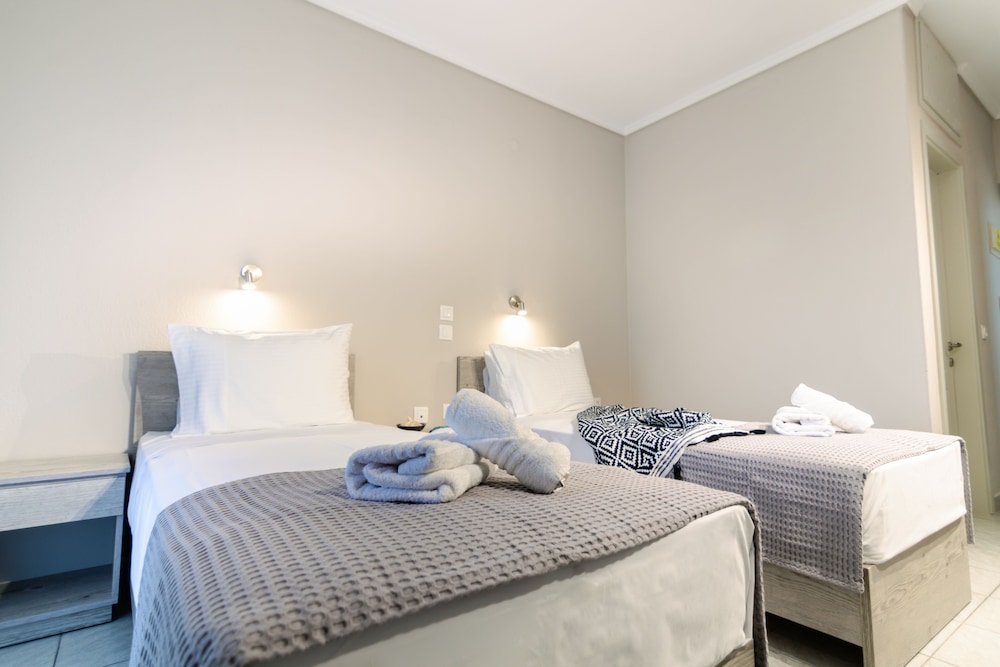 Iris Hotel 63/107
