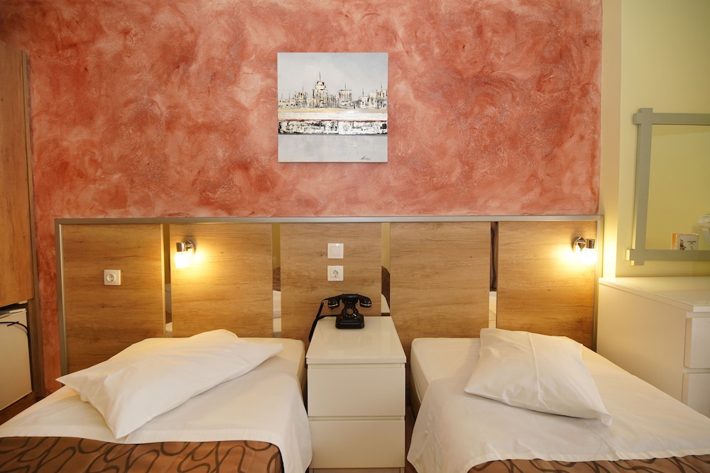 SOCRATES HOTEL 24/44
