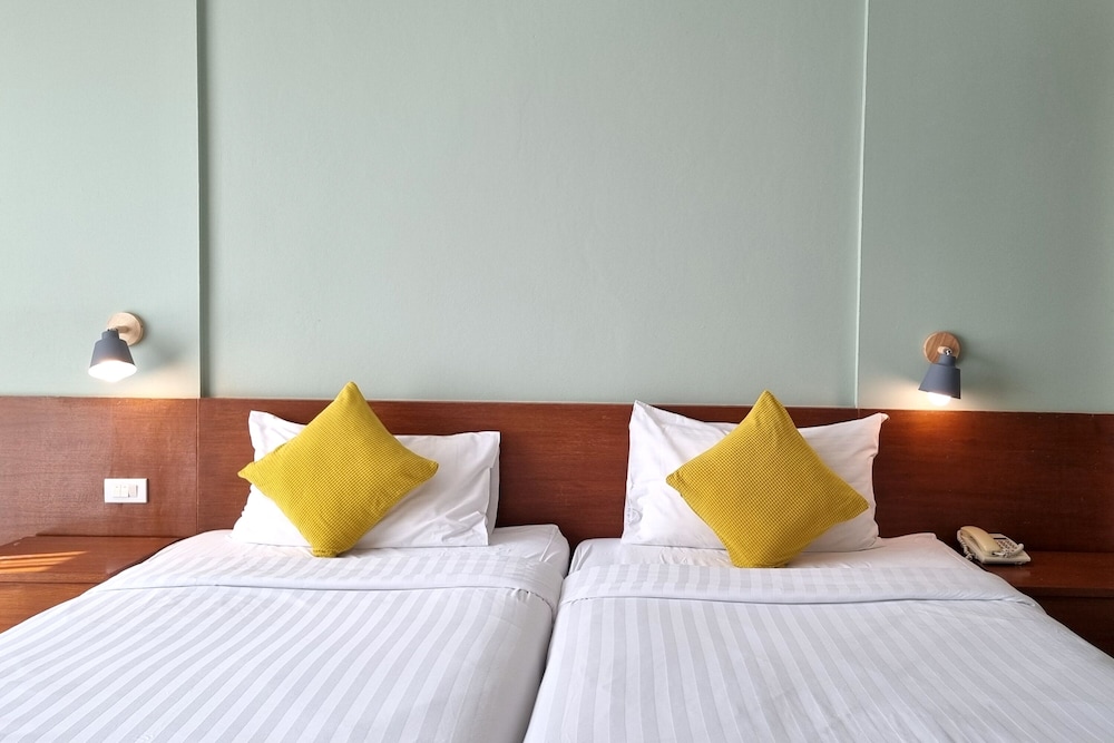 DELUXE, TWIN BEDS