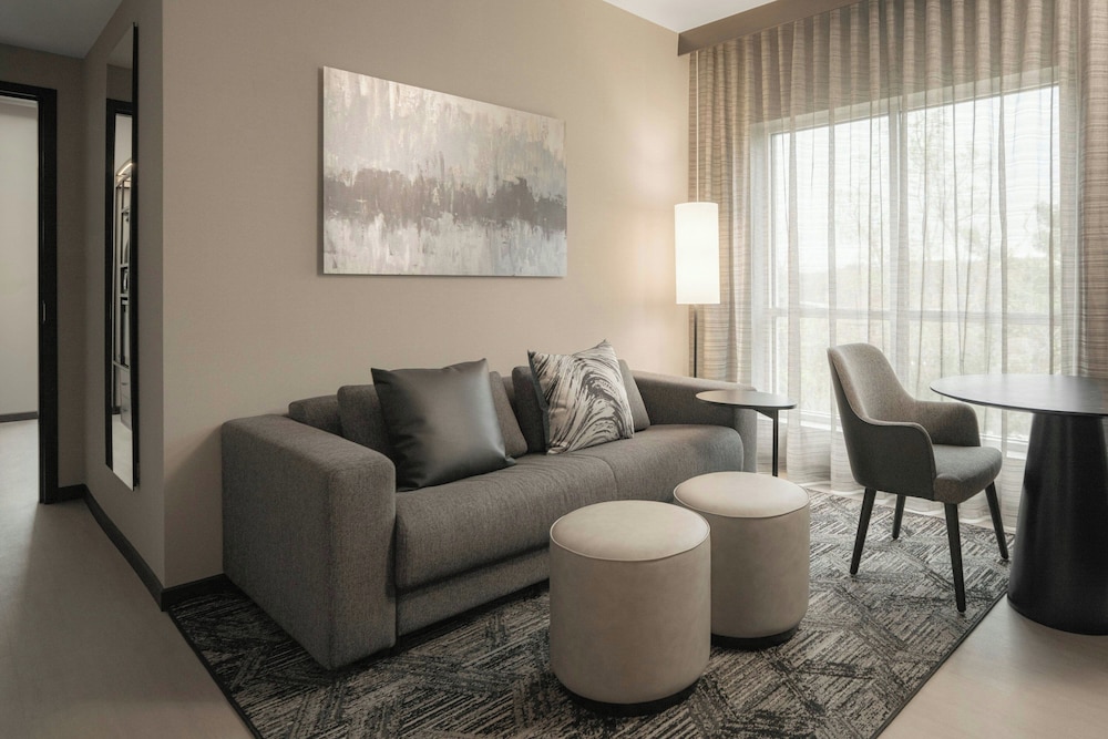 Holiday Inn & Suites Asheville-Biltmore Village Area 51/70