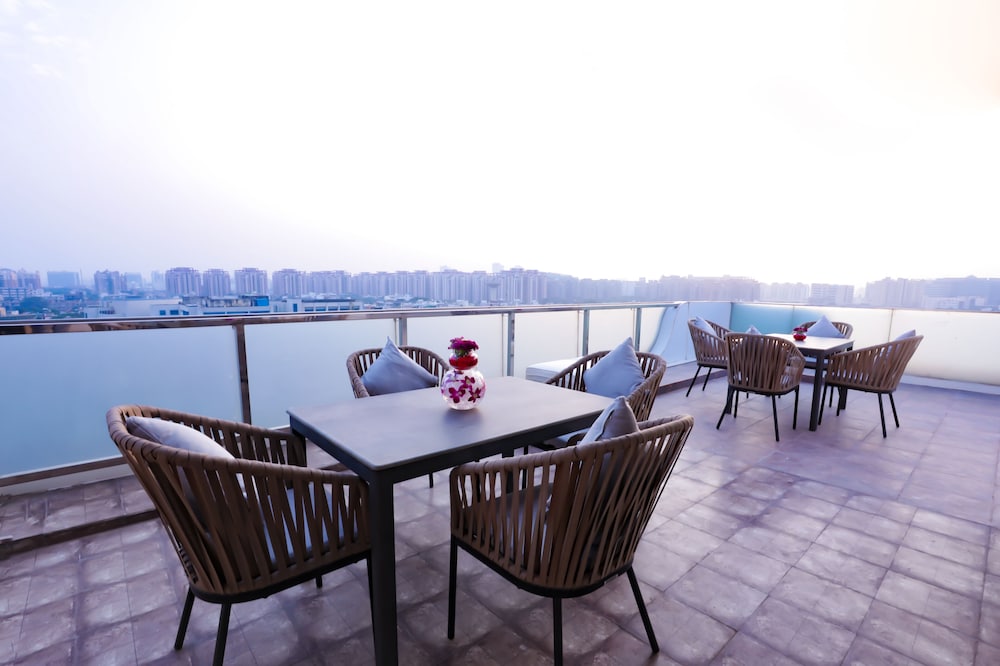 Regenta Suites Element One 36/50