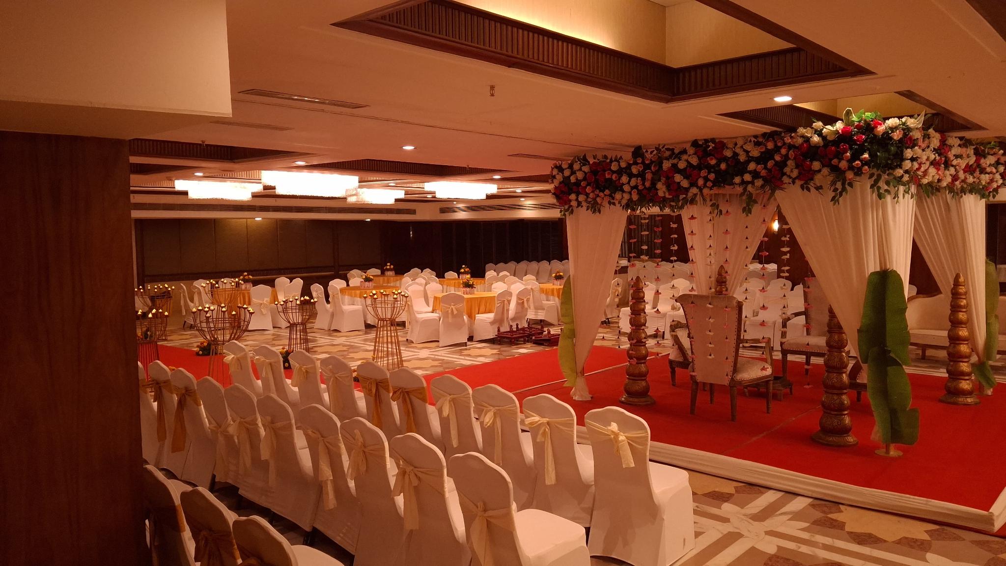 Lobby at Pride Plaza Hotel Ahmedabad, AHMEDABAD