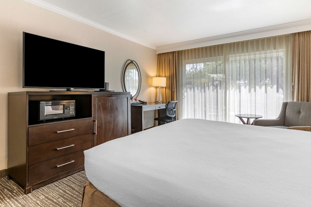 Best Western Plus Garden Court Inn 17/54