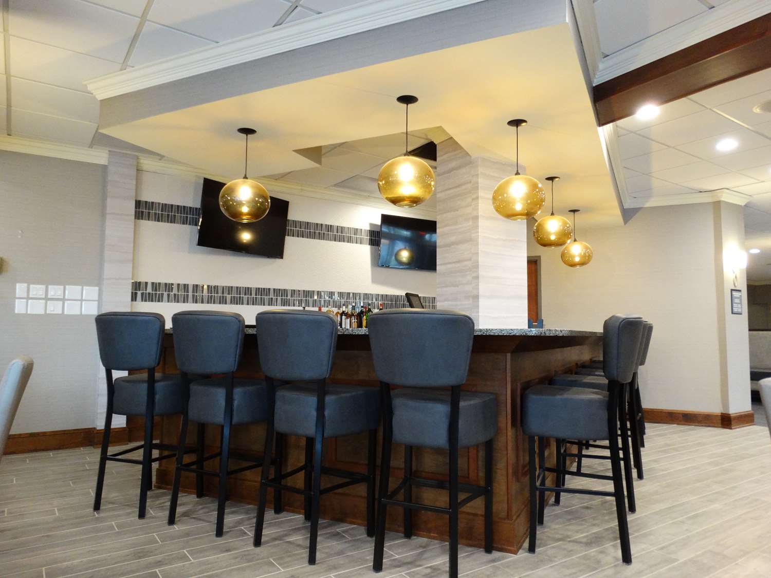Best Western Premier Airport/Expo Center Hotel 15/23
