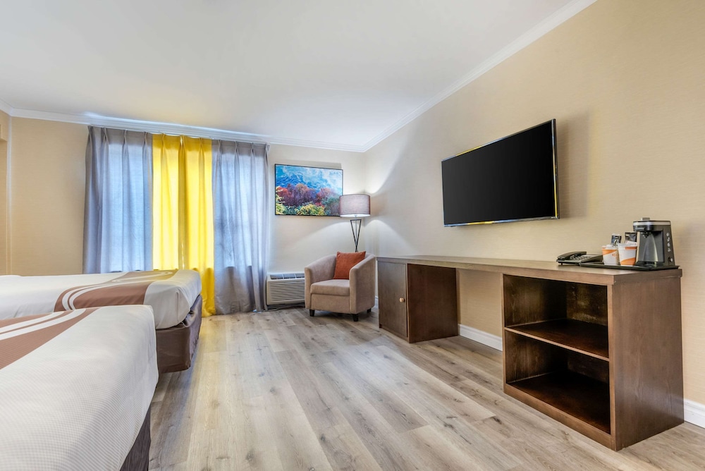Quality Inn and Suites Niagara Falls ON 19/30