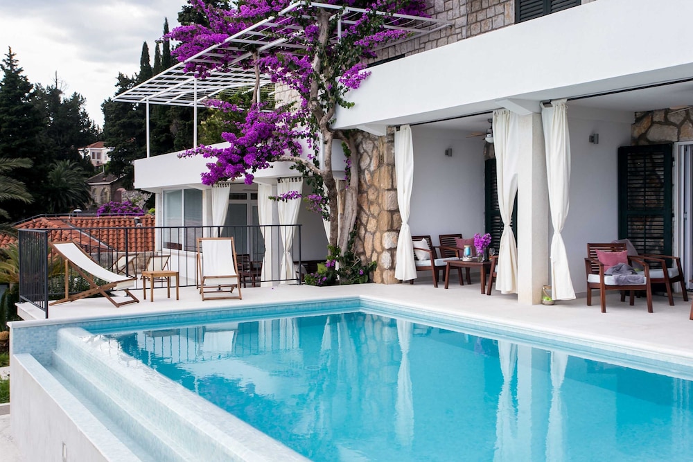 Apartments Villa Mirjana 65/75