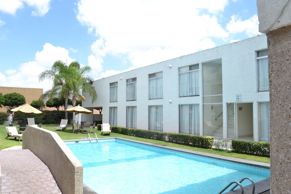 La Posada Hotel &amp; Suites 3/68