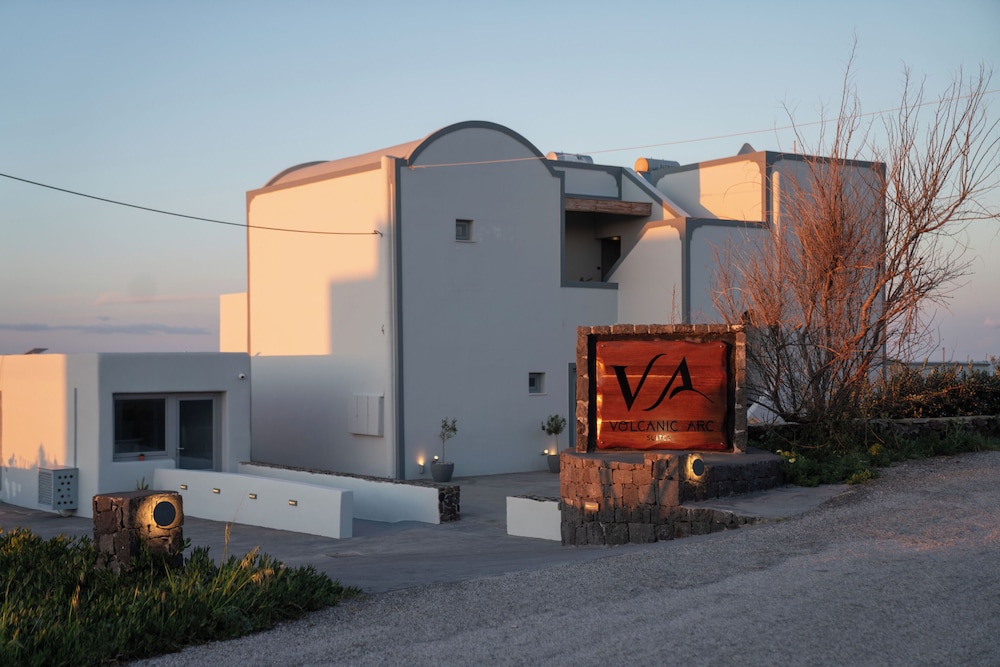 Volcanic Arc Santorini Suites 3/59