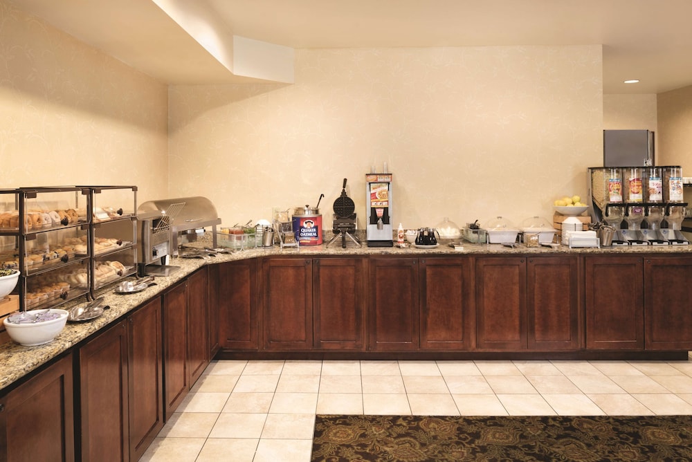Country Inn & Suites By Radisson, Des Moines West, IA 41/48