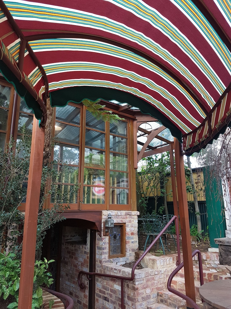Bridgefield Guest House 24/50