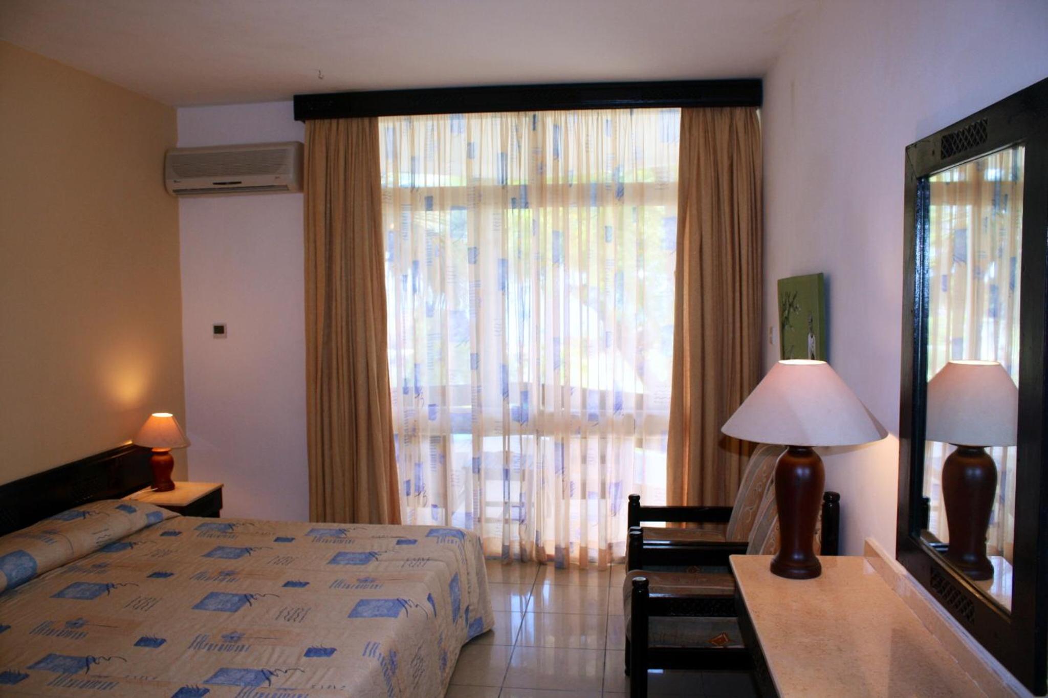 Kenya Bay Beach Hotel 5/46