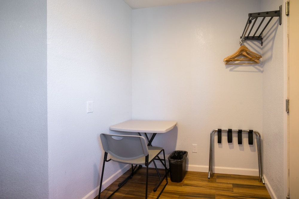 Berkeley Inn 34/50