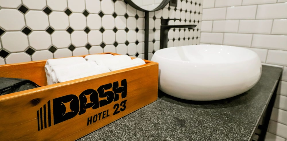 Unique Hotel - Dash 23 Hotel 50/50