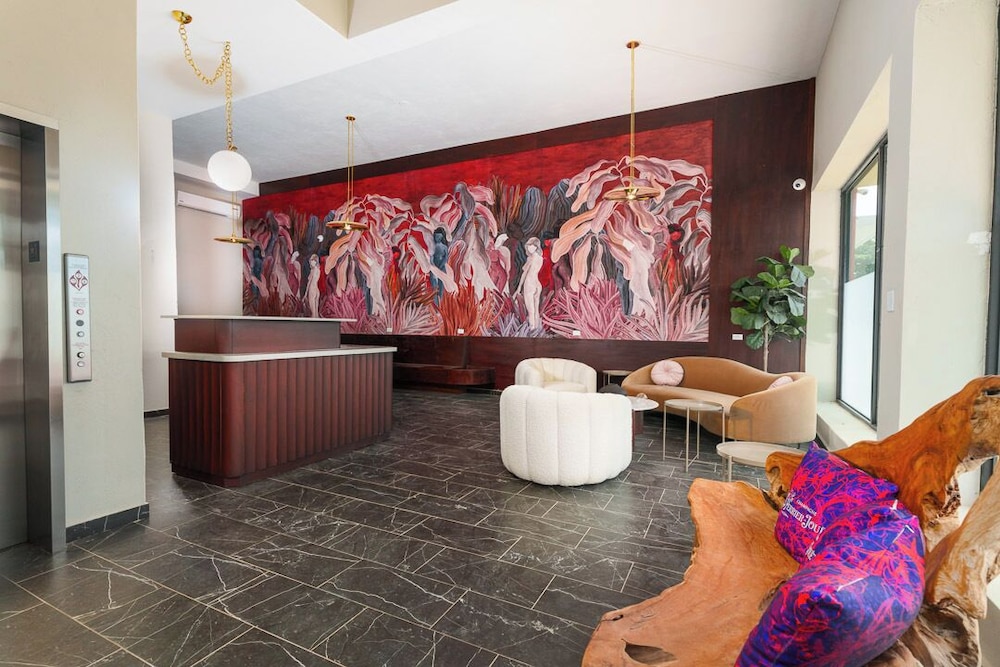 The Oliver Hotel 8/50