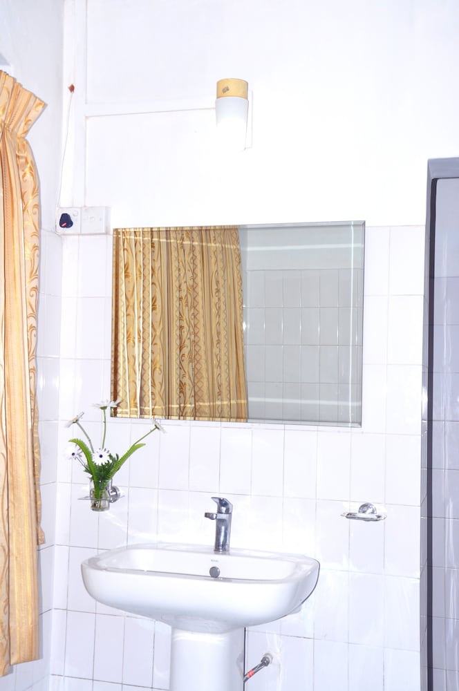 Chelthnam Bungalow 5/35