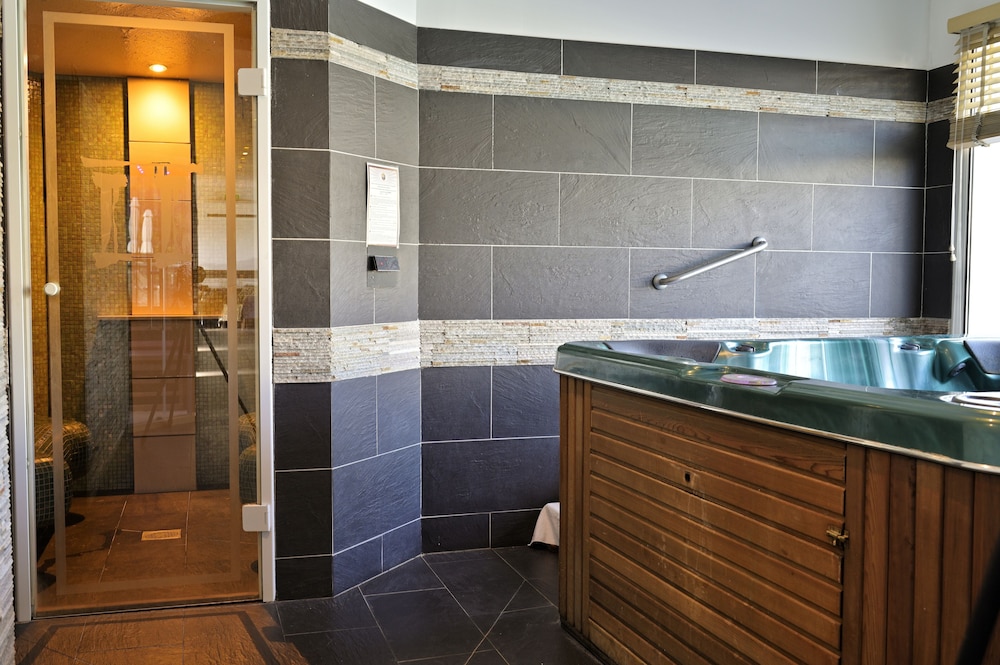 Hotel Restaurant Spa La Madrague 14/68