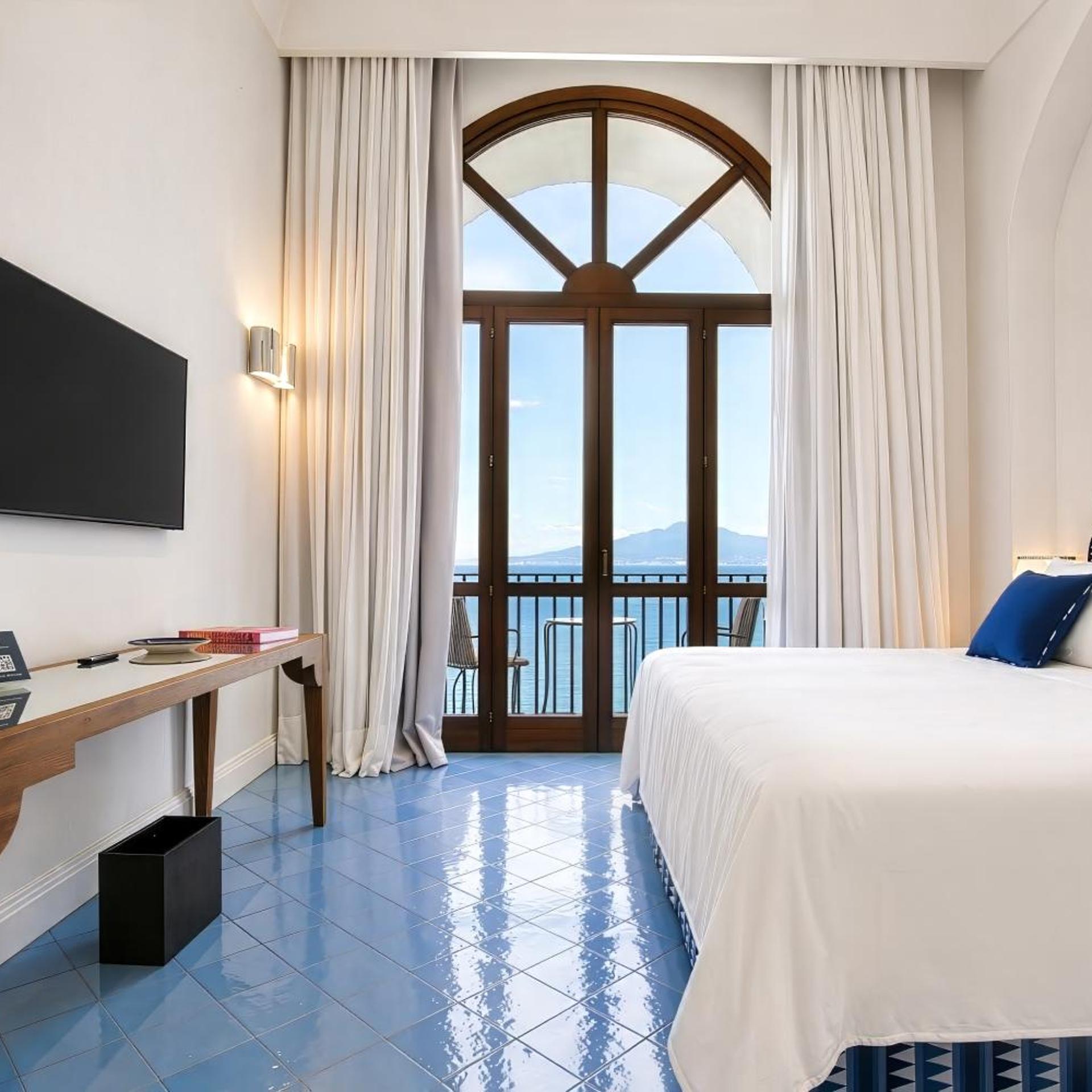 جناح بسرير كينج بإطلالة على البحر، Grand Hotel Europa Palace 3/6