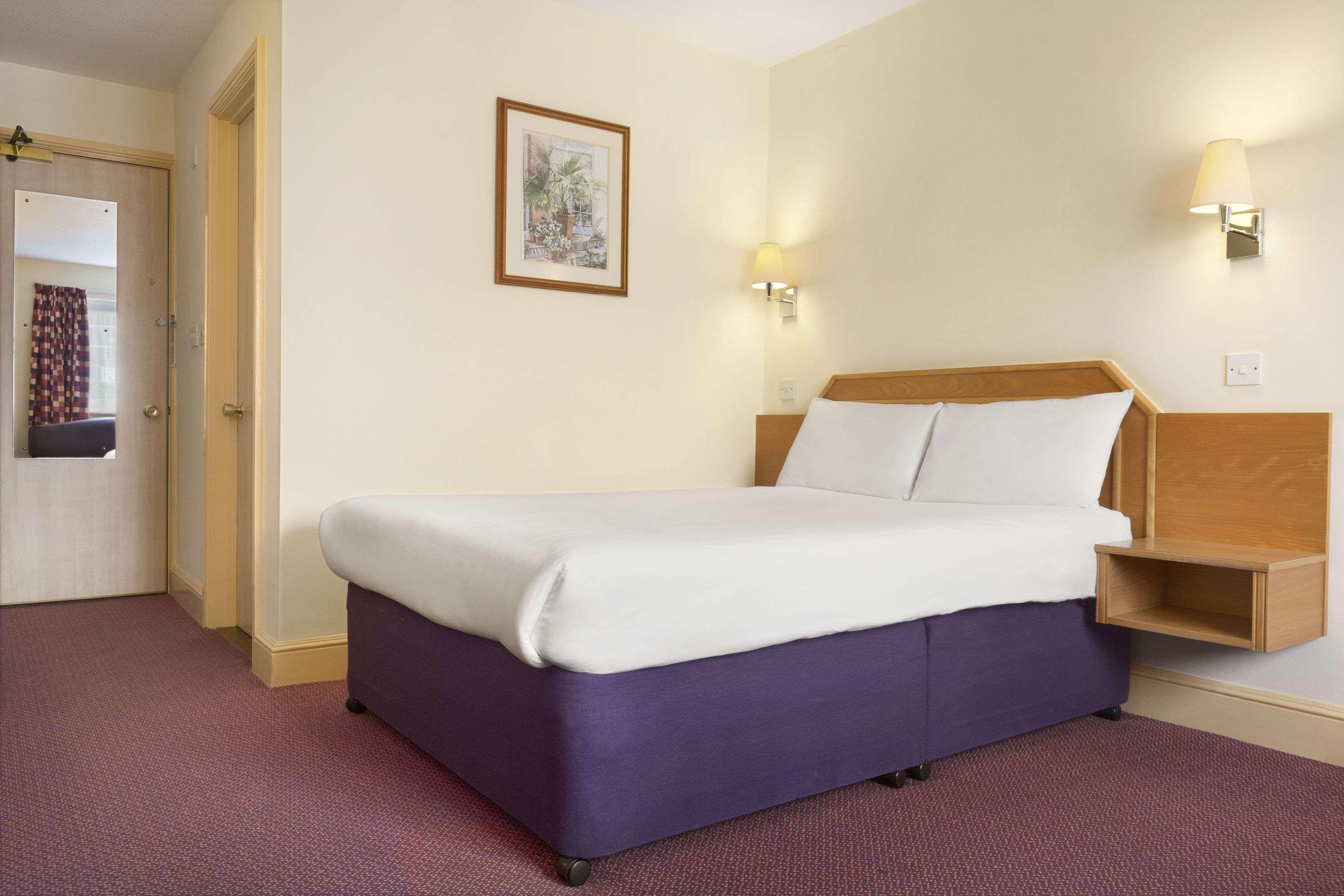 Days Inn by Wyndham Sevenoaks Clacket Lane 10/41