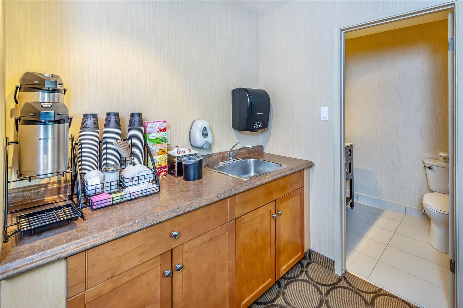 Econo Lodge Taber 4/26