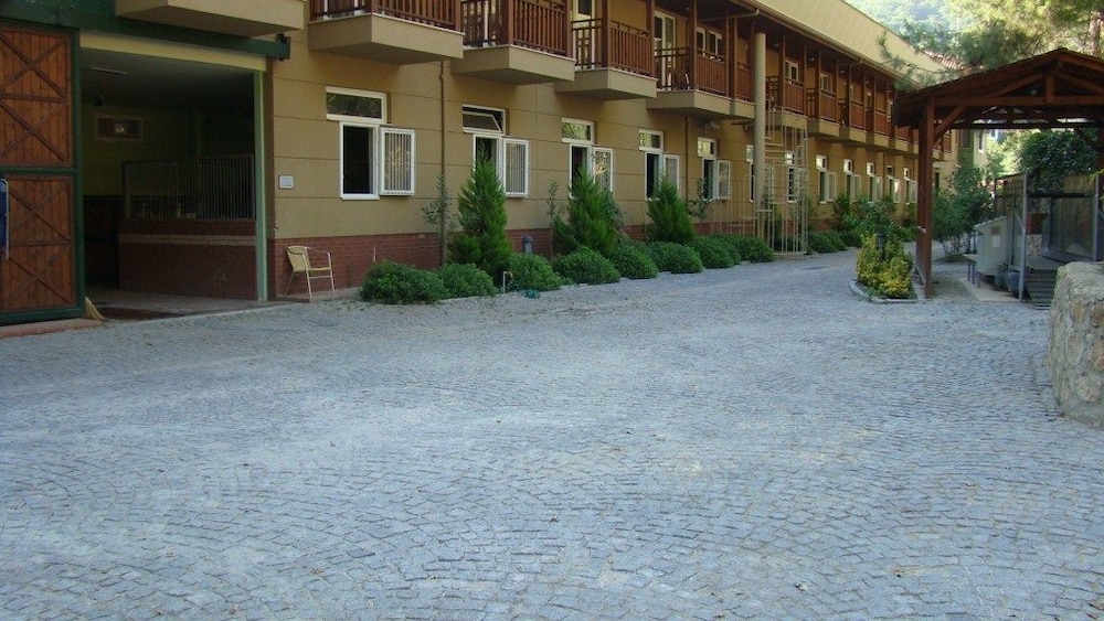Padok Premium Hotel and Stables 34/44