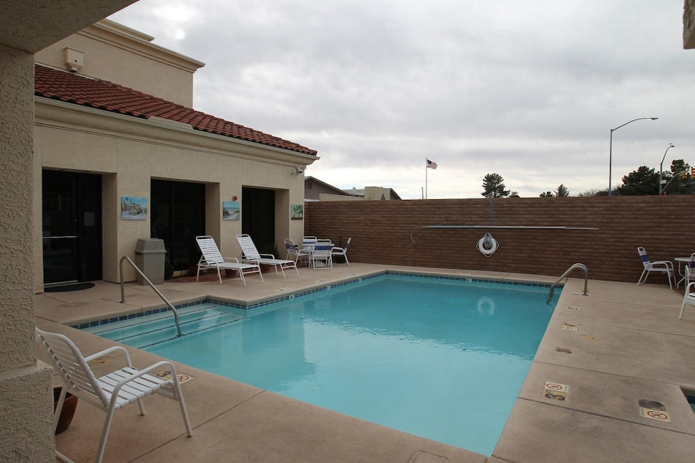 Gateway Studio Suites 51/54