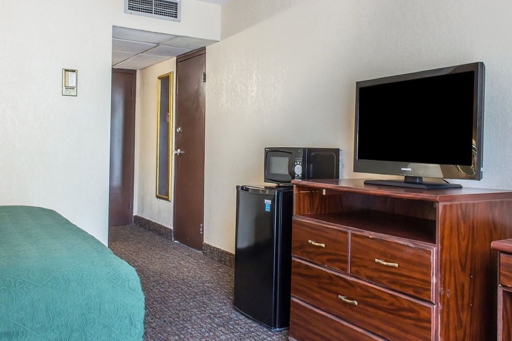 FairBridge Inn & Suites Poconos 20/29