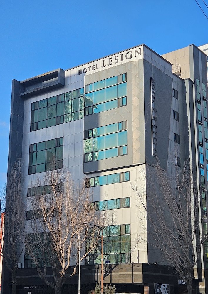 V Hotel 2/44