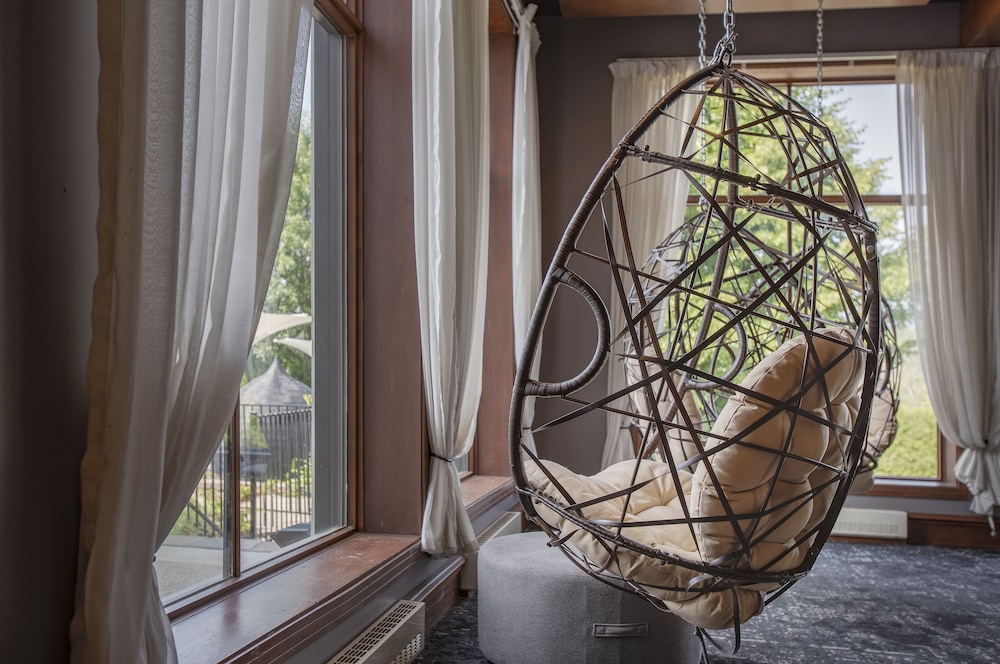 ESTRIMONT SUITES & SPA 34/61