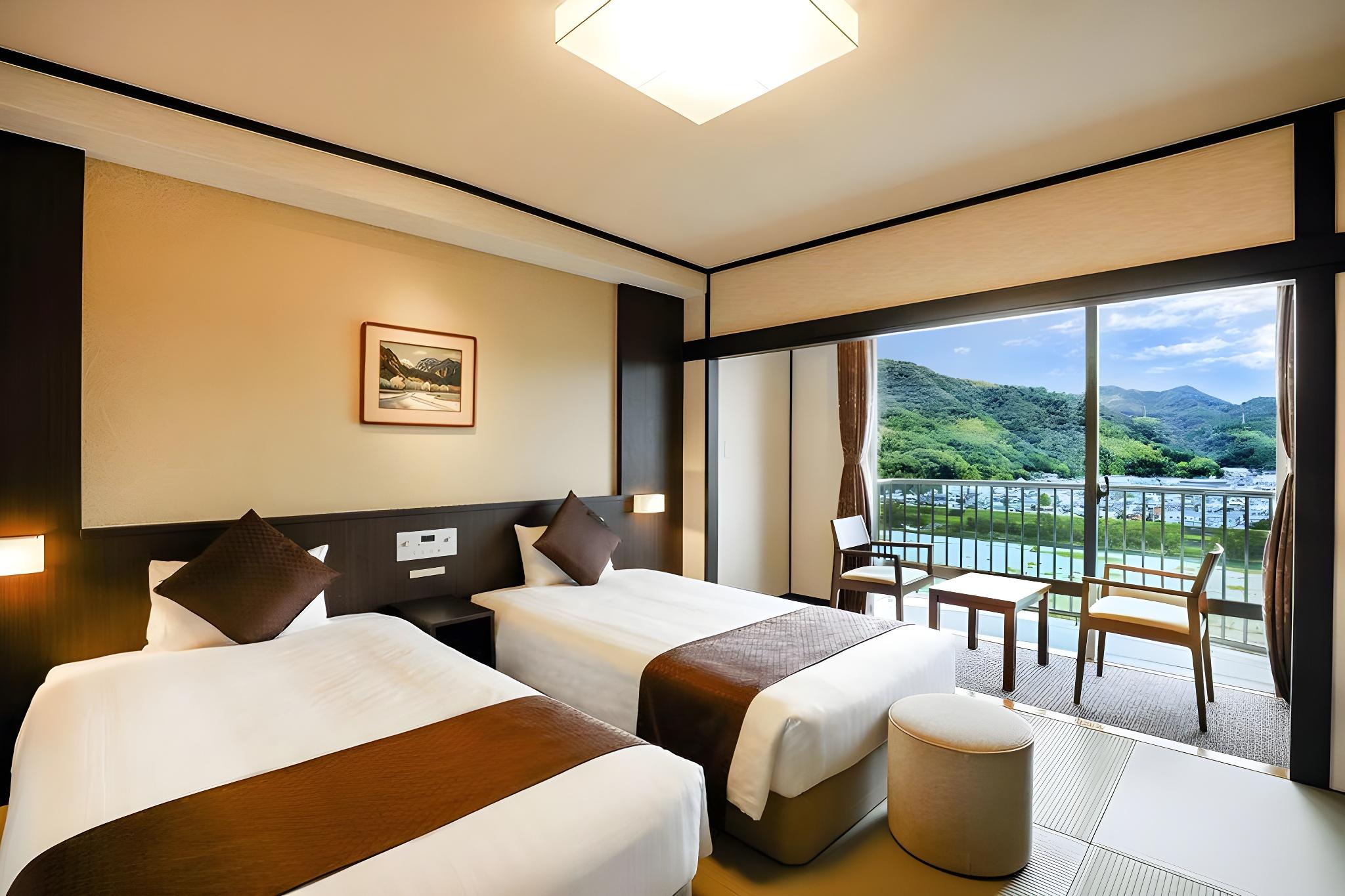 Japanese, 5 Futon Beds, No Bathroom