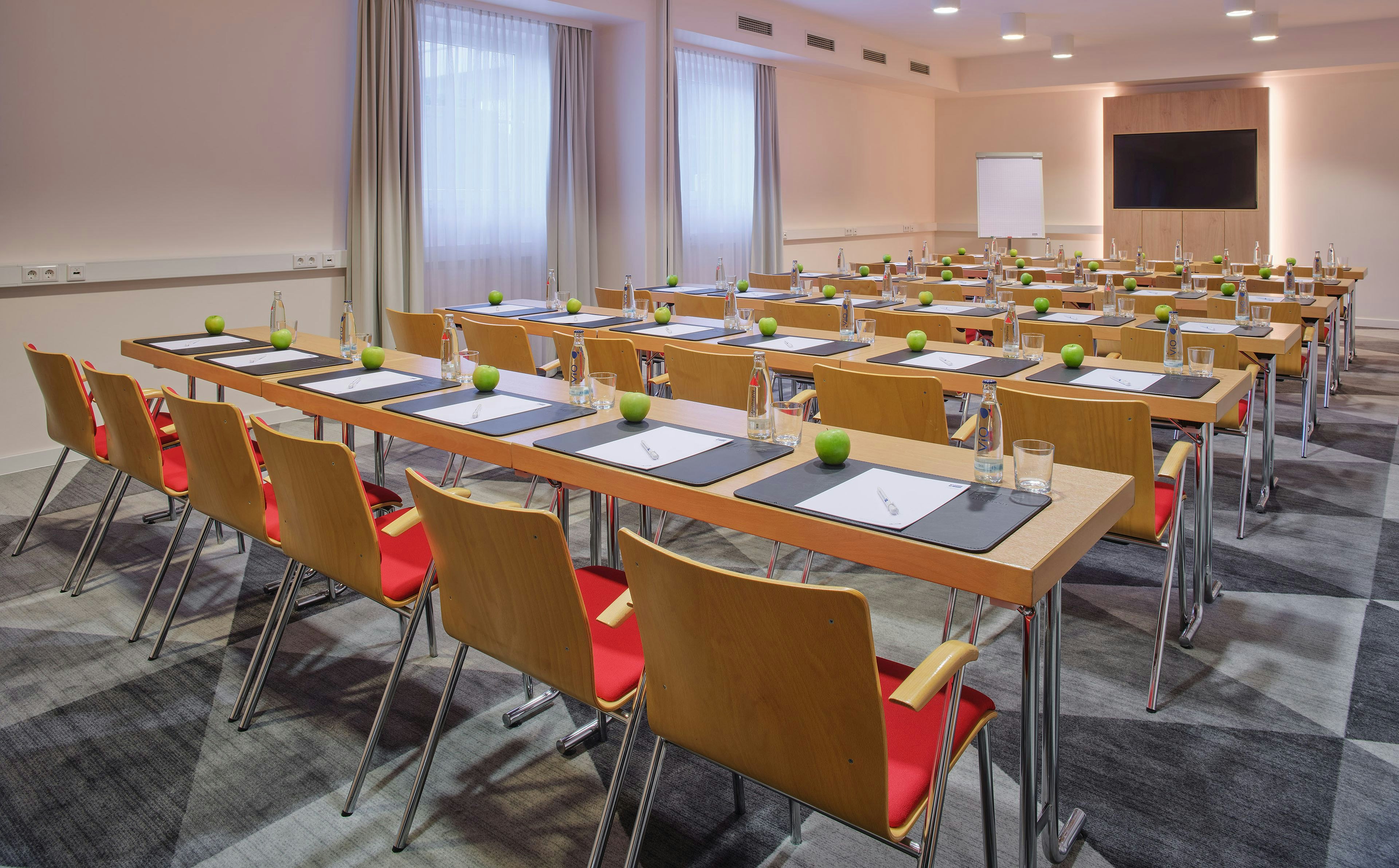HOLIDAY INN EXPRESS FRANKFURT AIRPORT 47/58