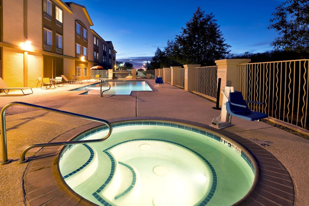 Holiday Inn Express Hotel Suites Casa Grande 7/48