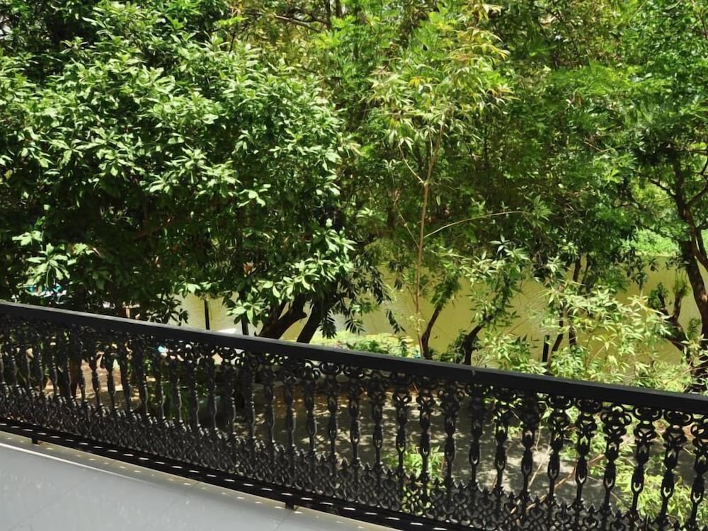 Water Garden Hotel 13/16