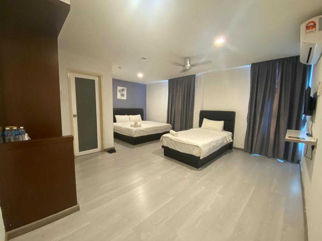 Room, Triple