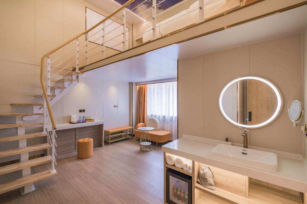 Dequan Luxury Hotel (Chaoyang High speed Railway Station Shilibao Subway Station Branch) 26/50