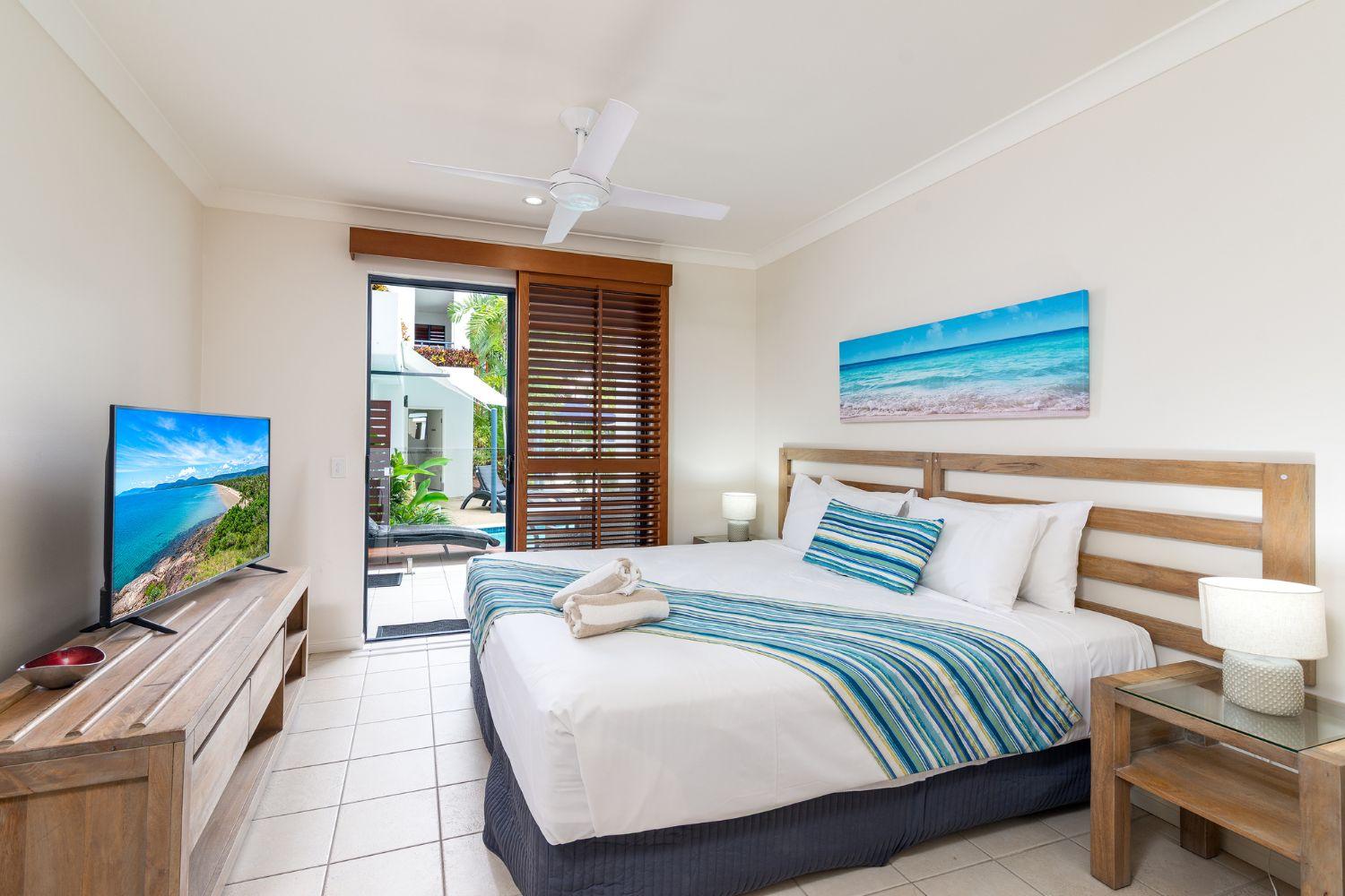 Studio, Pool Access
